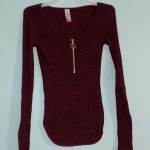 Maroon top w/ zipper